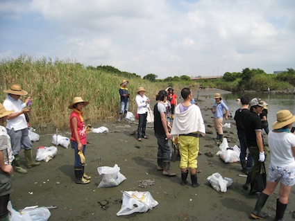 2013年9月7日（土）干潟清掃で「渡り鳥サポーターになろう！」17
