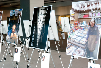 APA日本広告写真家協会関西支部写真展「商店街曼荼羅」、展示様子