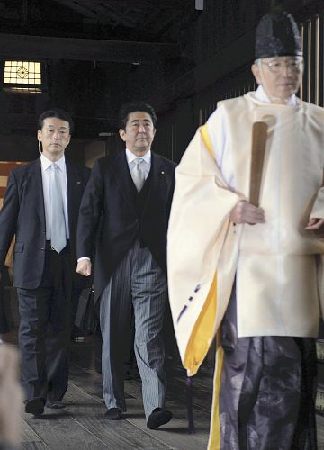 abe yasukuni visit 12.125.13