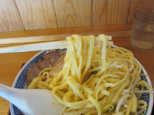 伏竜ラーメン麺