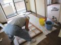 埼玉県所沢市　空き室賃貸物件原状回復　６畳和室襖張替え・障子張替え　作業風景　１